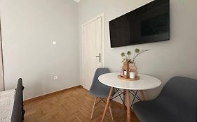 Athenian Cosy Gateaway